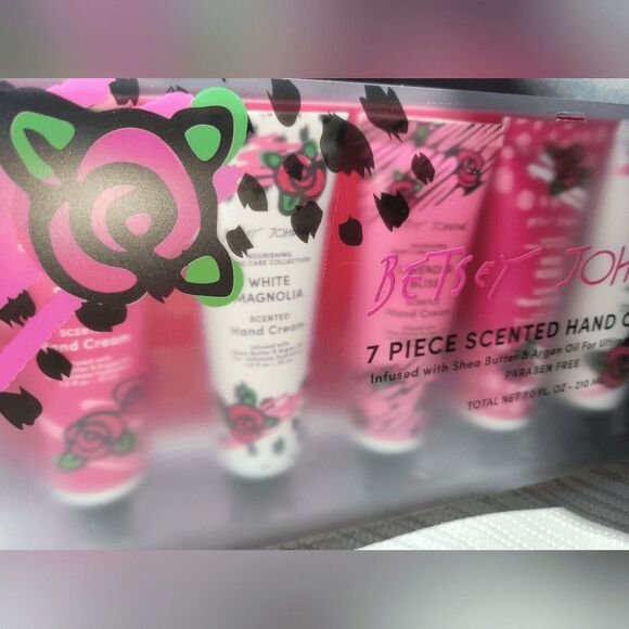 1 Betsy Johnson handlotion - Picture 4 of 6